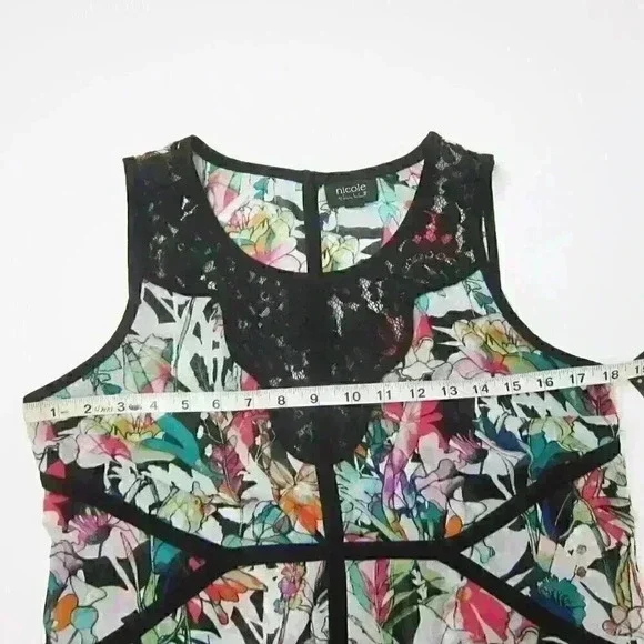 Sleeveless Top Medium Blouse Black Lace Neck & Multicolor Floral Print Flowy NEW - Picture 15 of 16